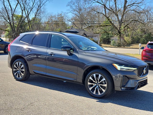Used 2023 Volvo XC60 B5 Plus image 4