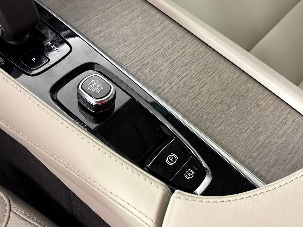 Certified 2025 Volvo XC90 B6 Plus w/ Protection Package Premier AWD/4WD image 33