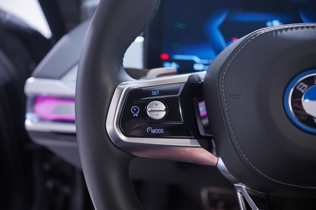 Used 2025 BMW i7 eDrive50 w/ M Sport Package image 21