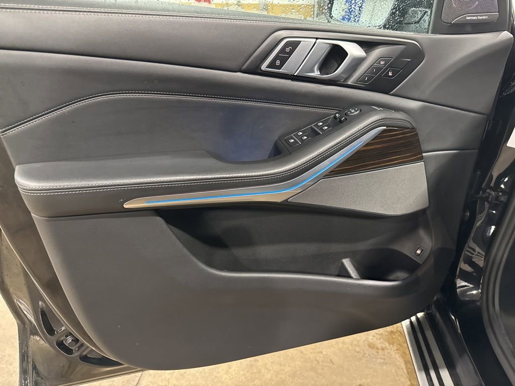 Used 2025 BMW X5 xDrive50e image 15