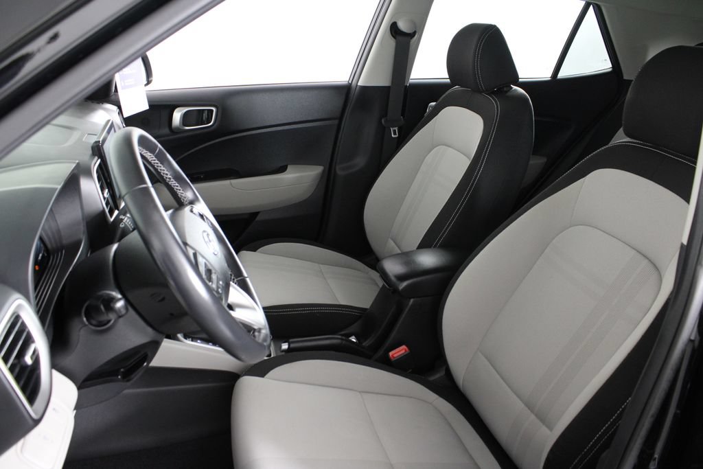 Certified 2024 Hyundai Venue SEL FWD image 20