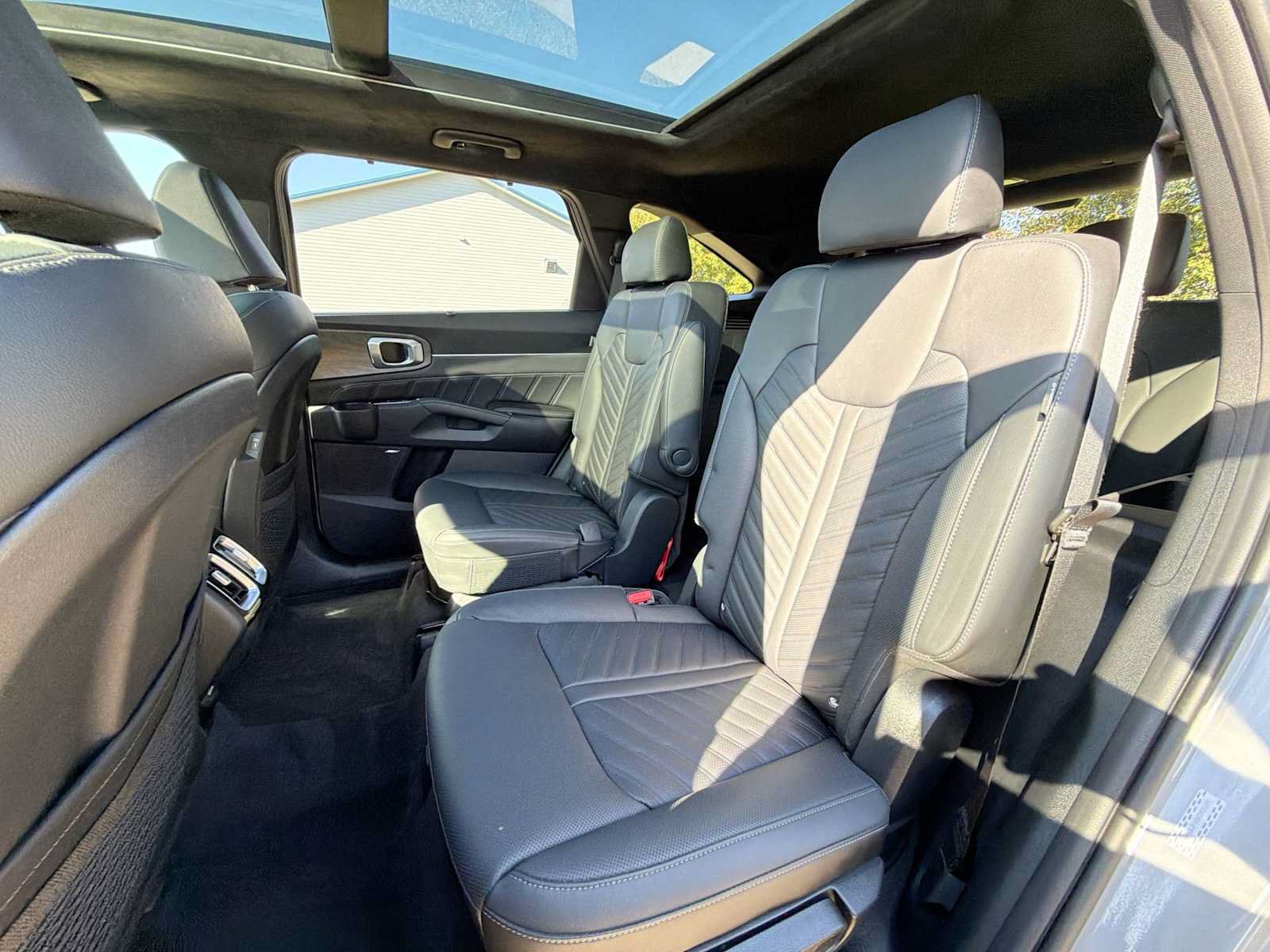 Used 2025 Kia Sorento SX Prestige AWD/4WD image 17