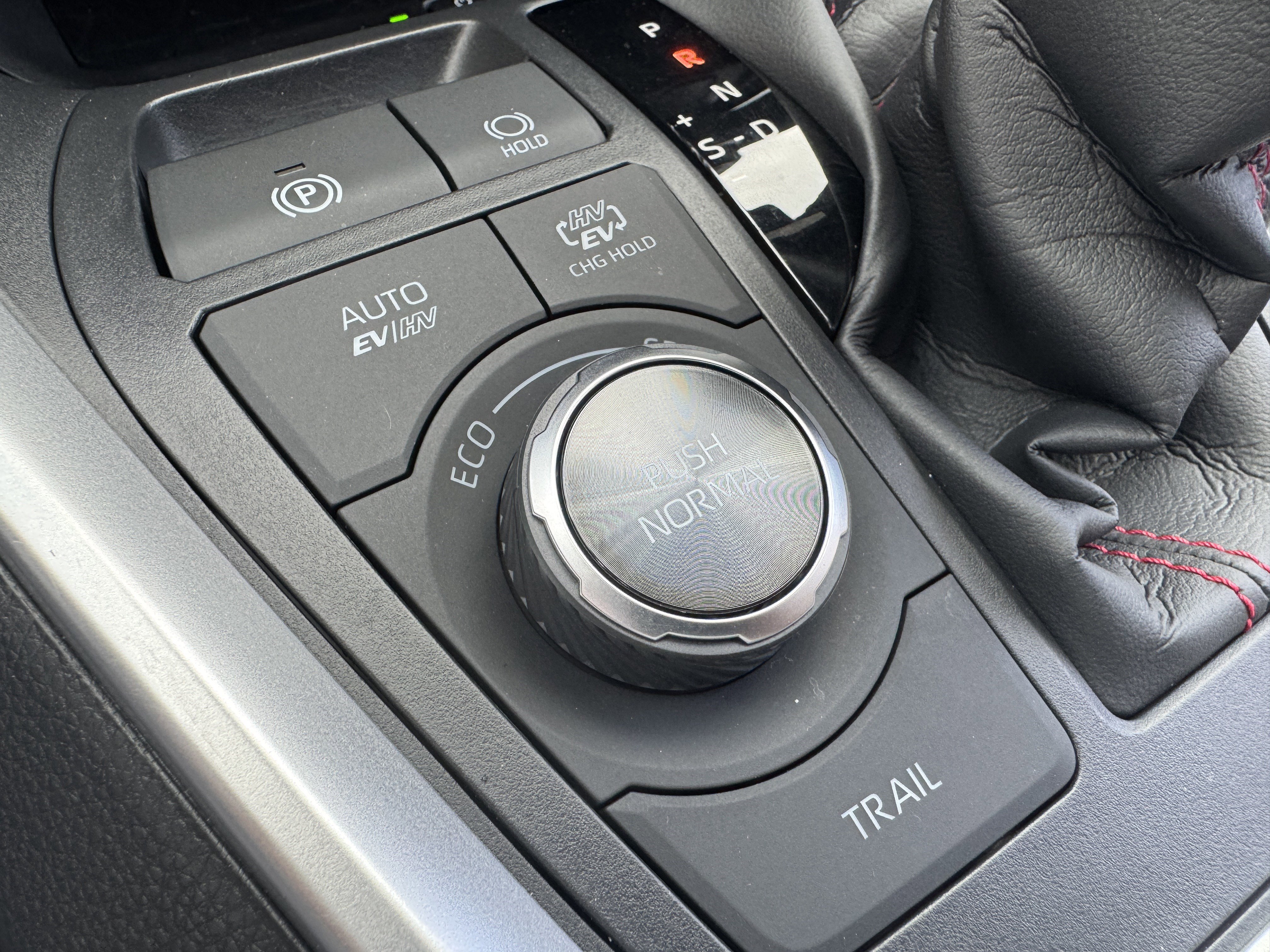 Used 2025 Toyota RAV4 XSE w/ Weather Package AWD/4WD image 28