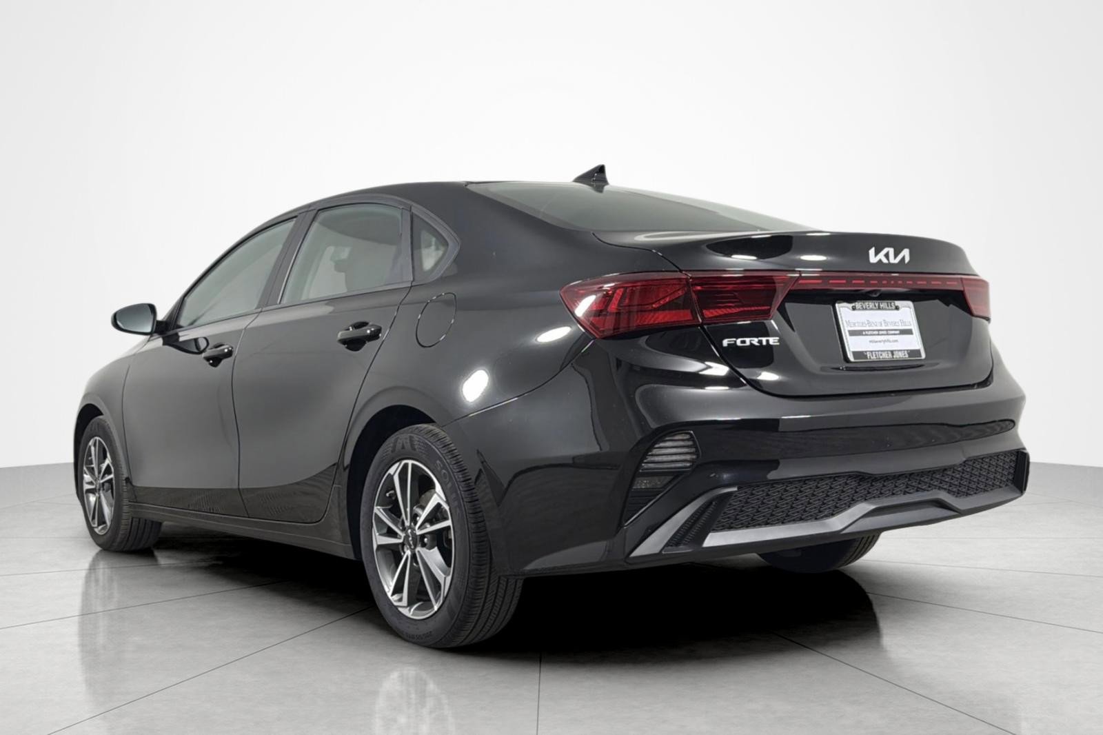 Used 2023 Kia Forte LXS image 3