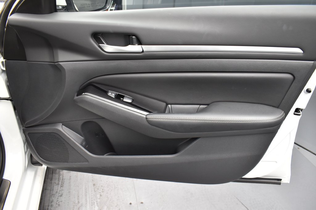 Used 2024 Nissan Altima 2.5 SL FWD image 12