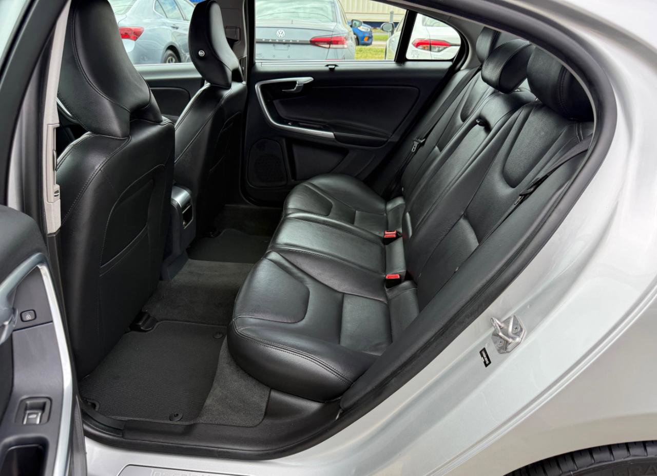 Used 2018 Volvo S60 T5 Inscription image 10
