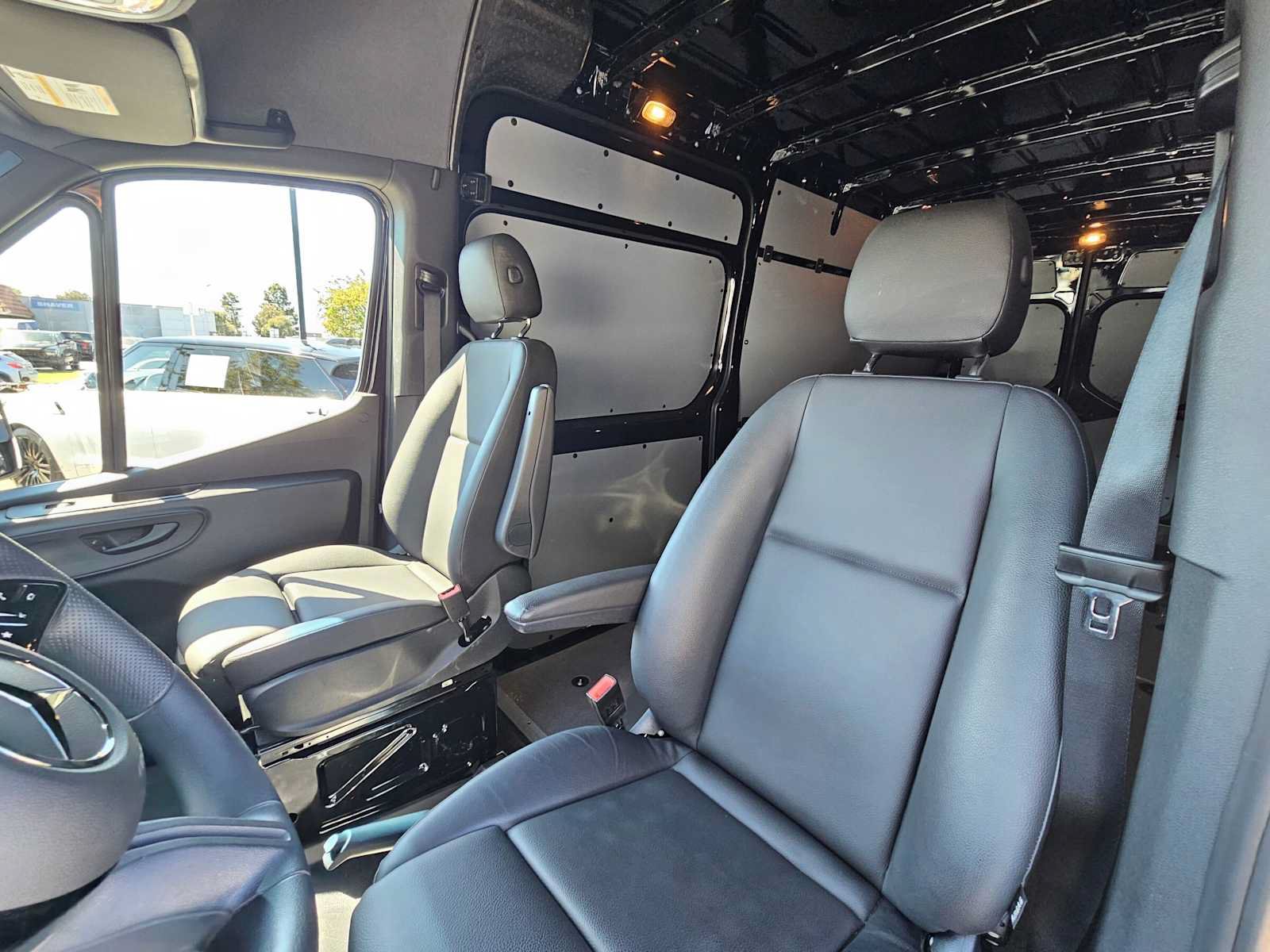 Used 2025 Mercedes-Benz Sprinter 2500 image 22