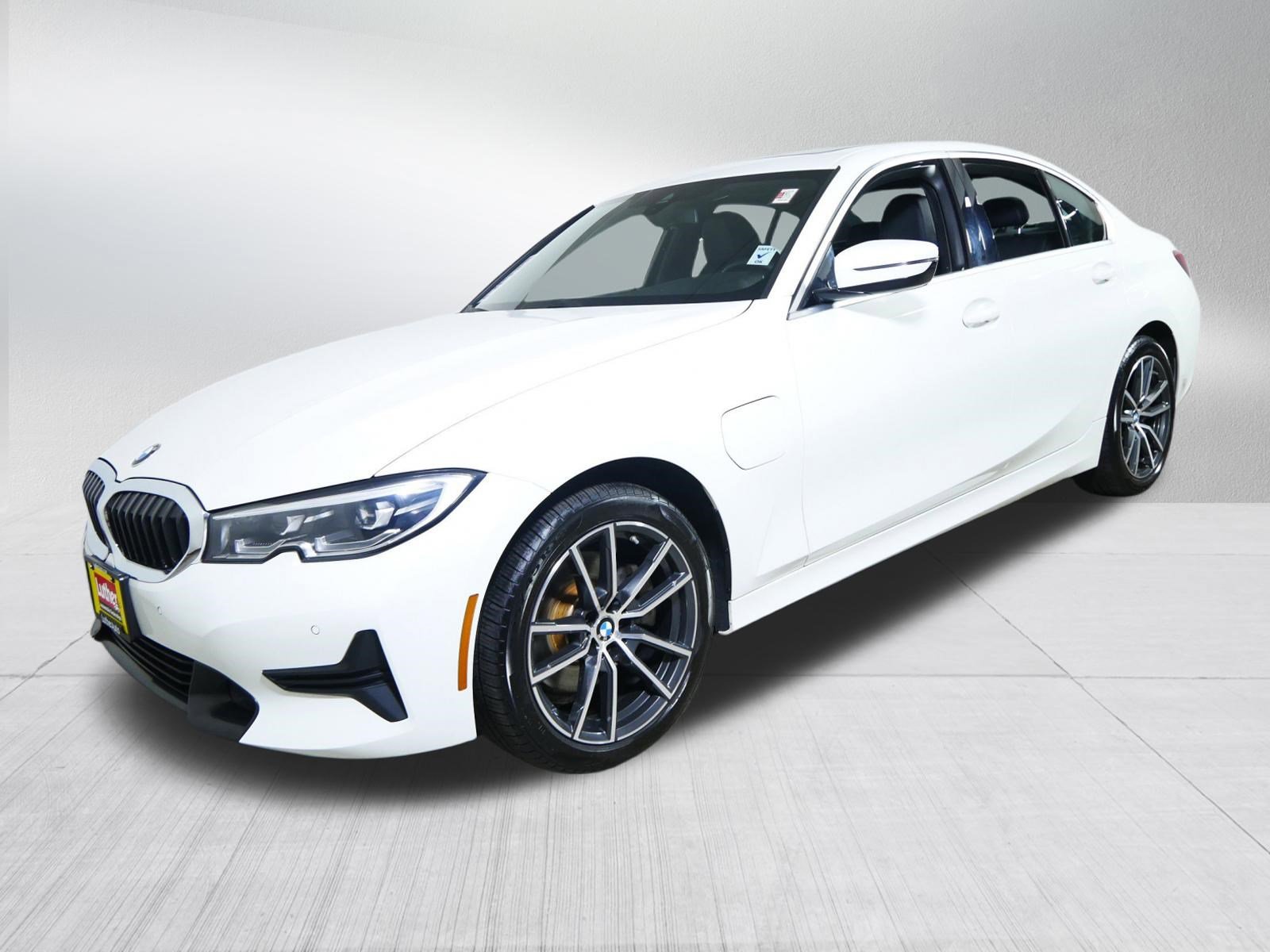 Used 2021 BMW 330e xDrive w/ Convenience Package image 3