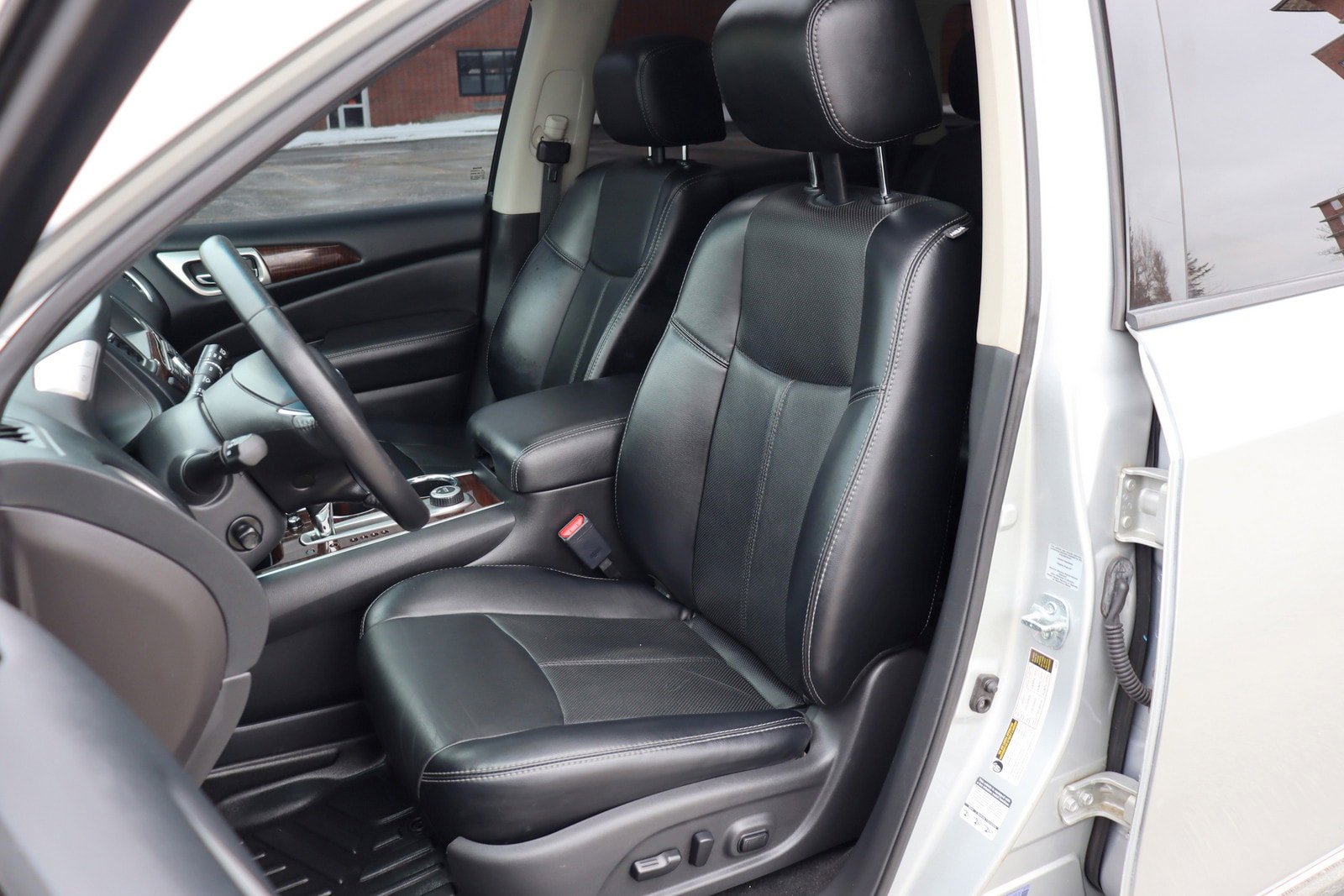 Used 2014 Nissan Pathfinder Platinum w/ Platinum Premium Package image 12