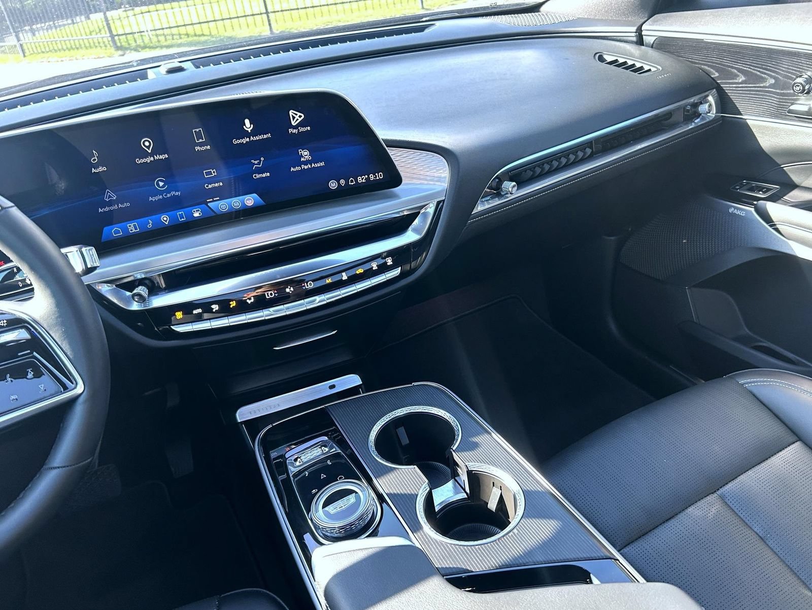 Certified 2024 Cadillac Lyriq Luxury AWD/4WD image 20