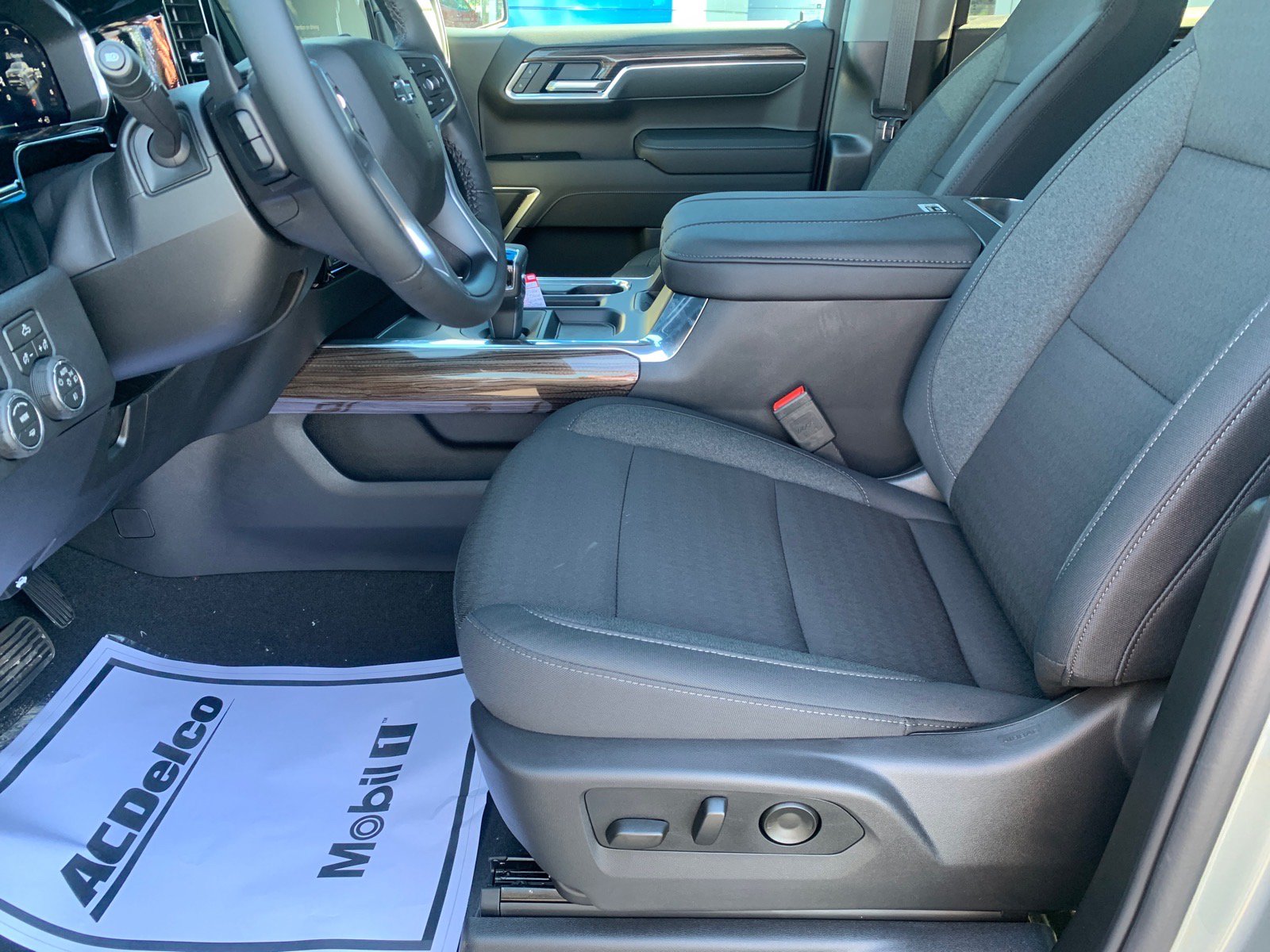 New 2026 Chevrolet Silverado 1500 RST w/ LPO, Dark Essentials Package AWD/4WD image 6