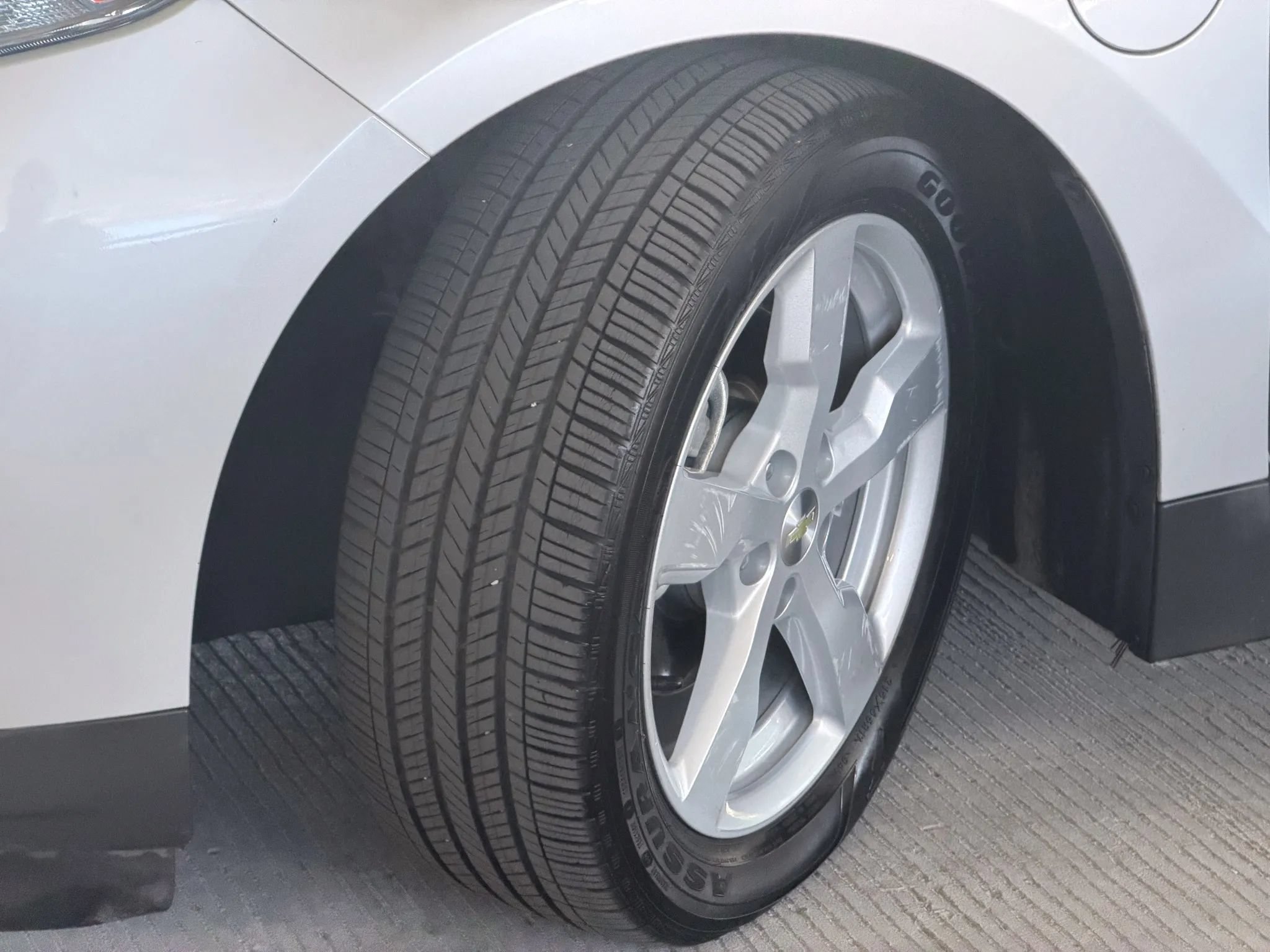 Used 2015 Chevrolet Volt FWD image 13