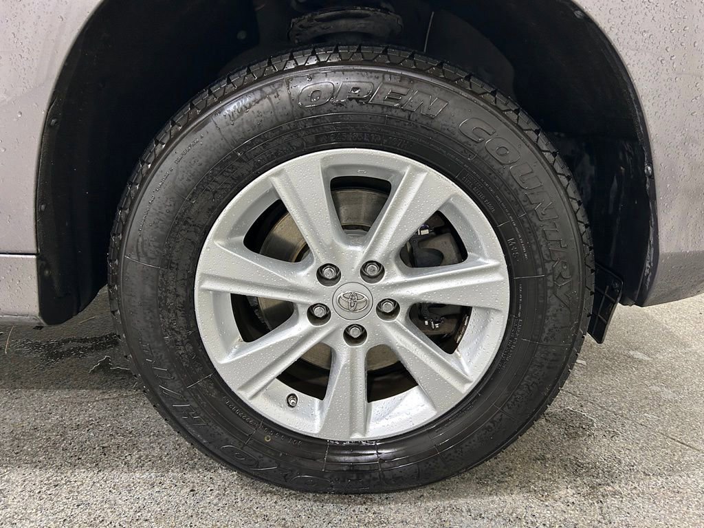 Used 2013 Toyota Highlander Base image 11