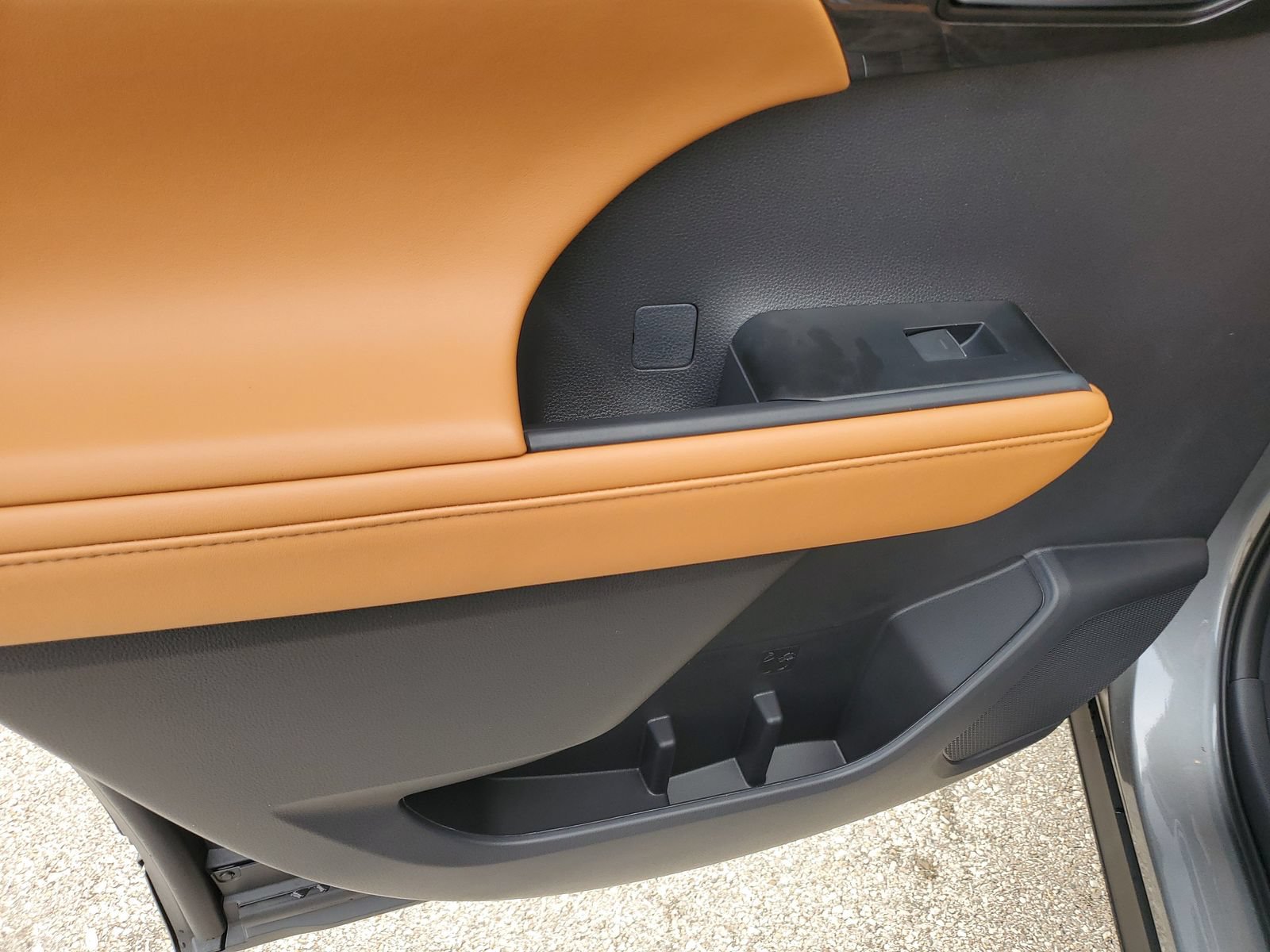 New 2026 Toyota Highlander Platinum AWD/4WD image 17