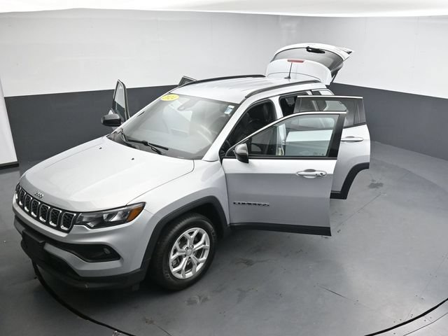 Used 2024 Jeep Compass Latitude AWD/4WD image 33