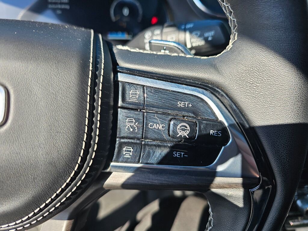 Used 2024 Jeep Grand Cherokee Overland w/ Advanced Protech Group III image 21