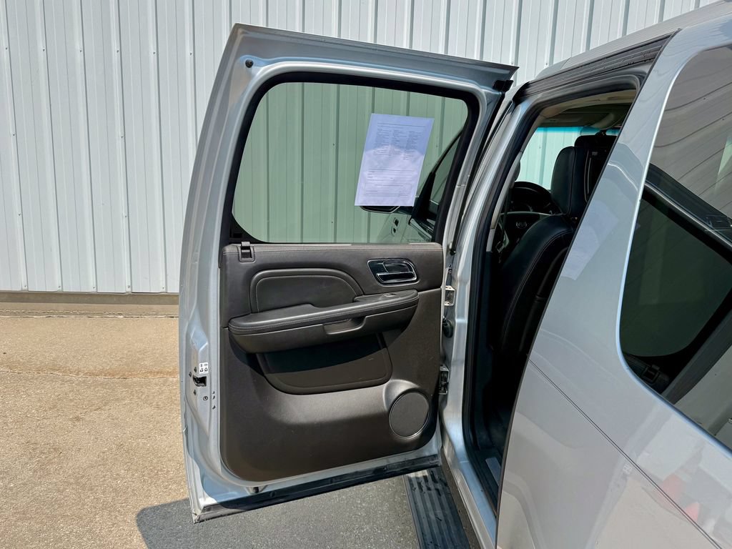 Used 2013 Cadillac Escalade ESV Platinum AWD/4WD image 16