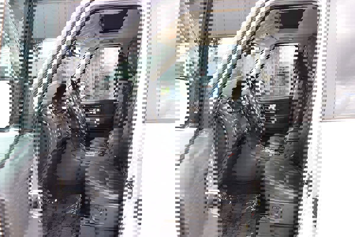 Used 2016 Land Rover LR4 HSE LUX image 30