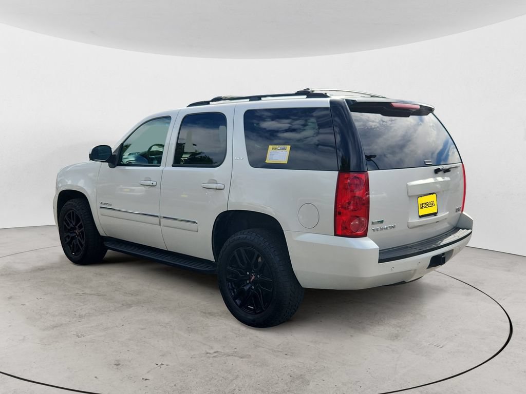 Used 2011 GMC Yukon SLT w/ SLT-2 Equipment Package AWD/4WD image 3