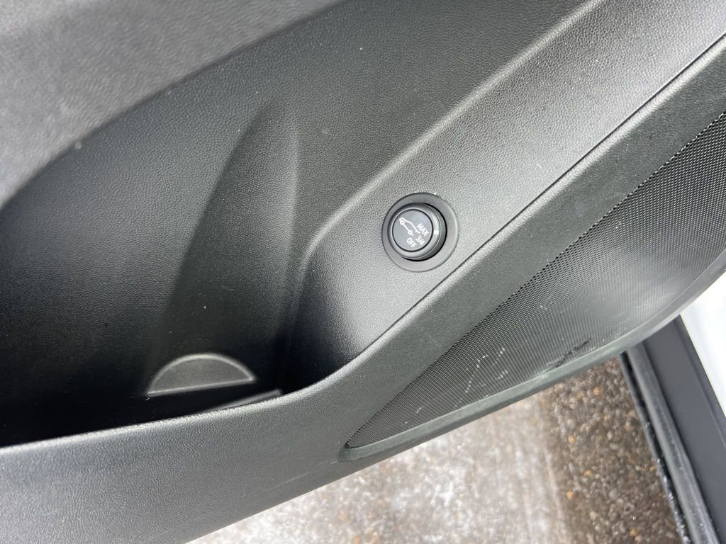 Used 2023 Chevrolet Equinox RS image 24