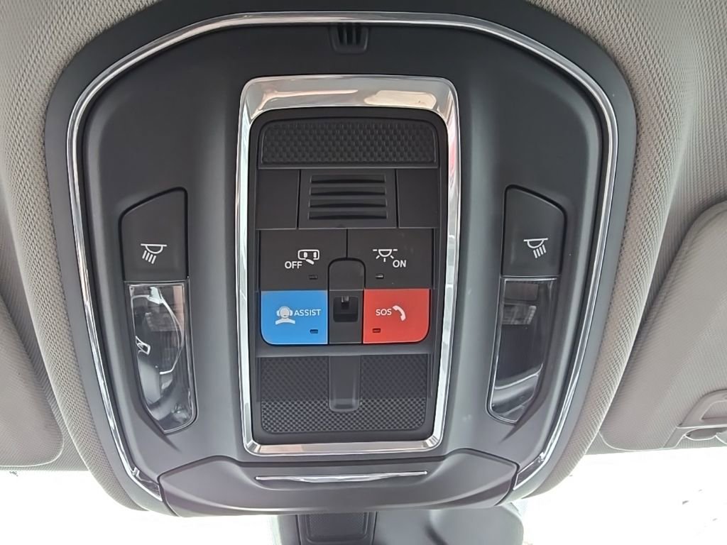 Used 2024 Jeep Grand Cherokee Laredo AWD/4WD image 38