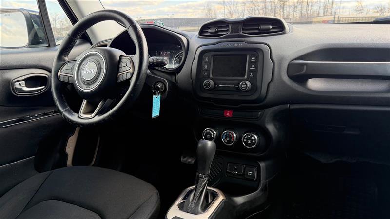 Used 2015 Jeep Renegade Latitude image 17