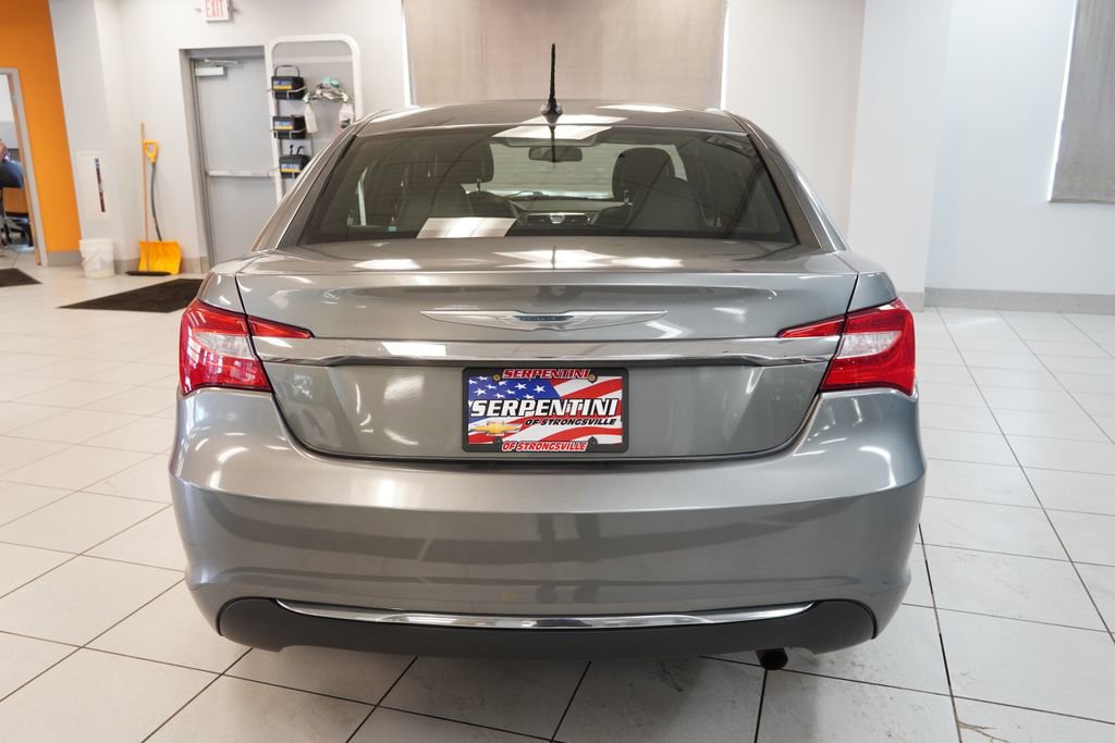 Used 2012 Chrysler 200 Limited FWD image 9