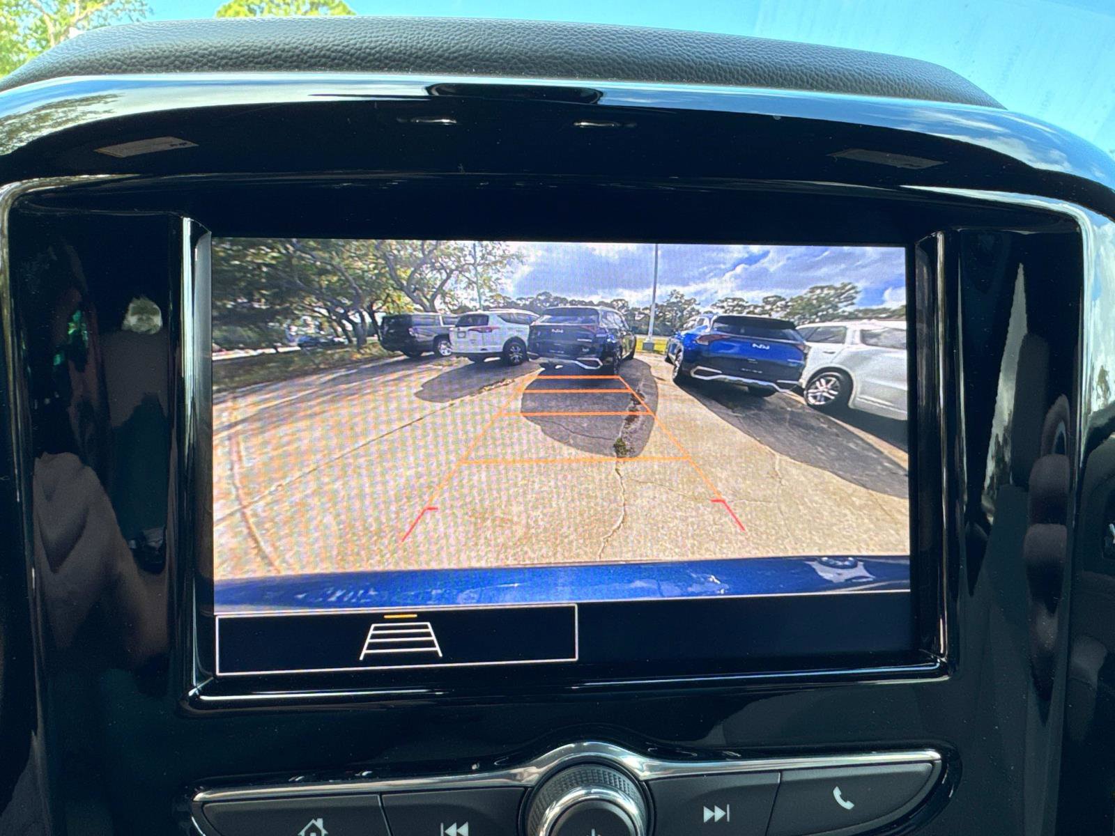 Used 2023 Chevrolet Traverse LS image 23