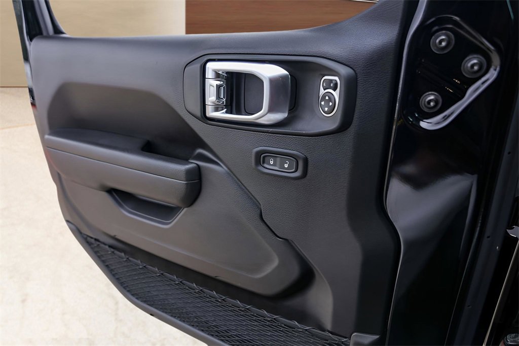 Used 2025 Jeep Wrangler Sport S image 21