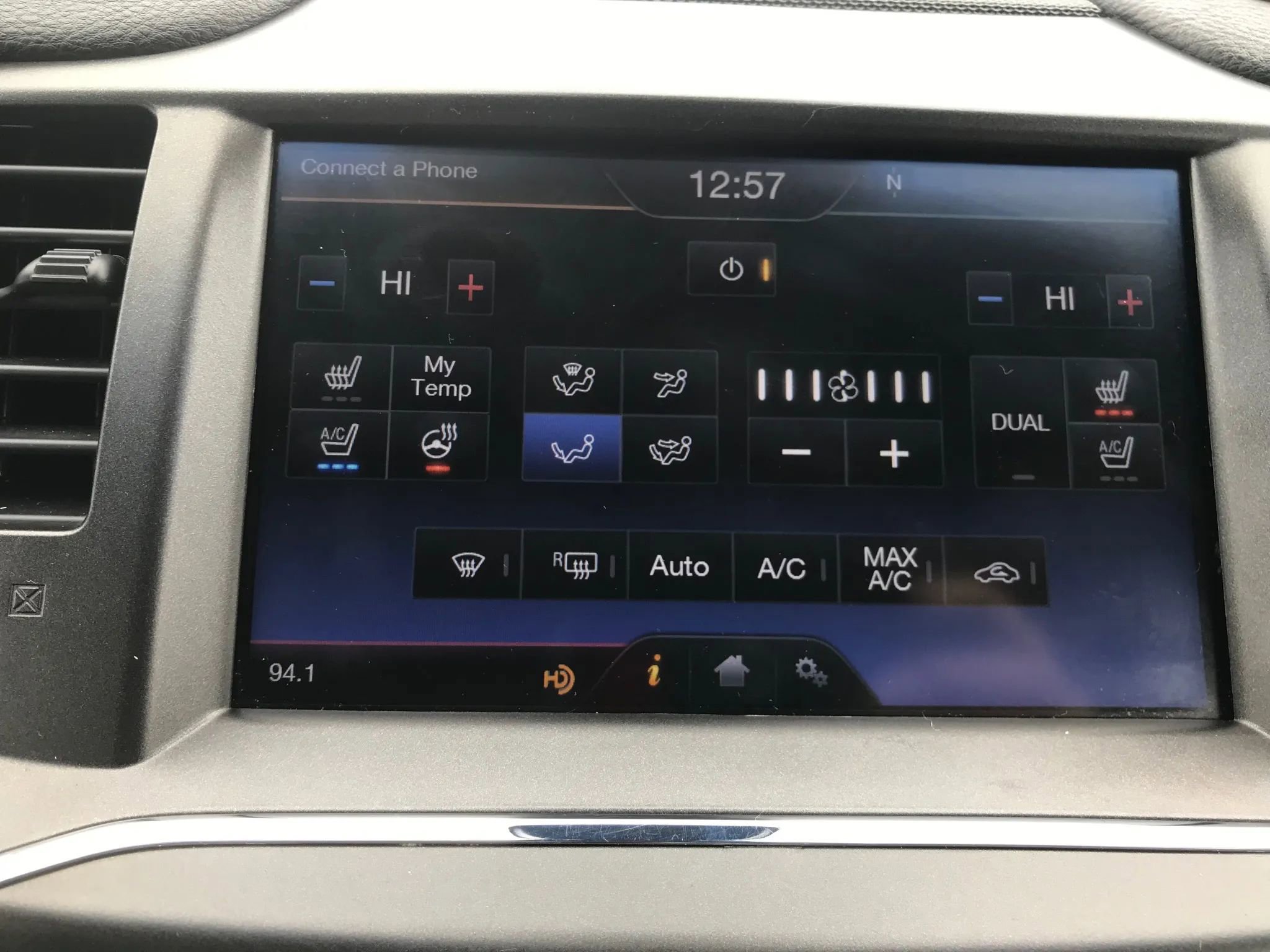 Used 2014 Lincoln MKS Sedan 4D w/ Equipment Group 101A image 26