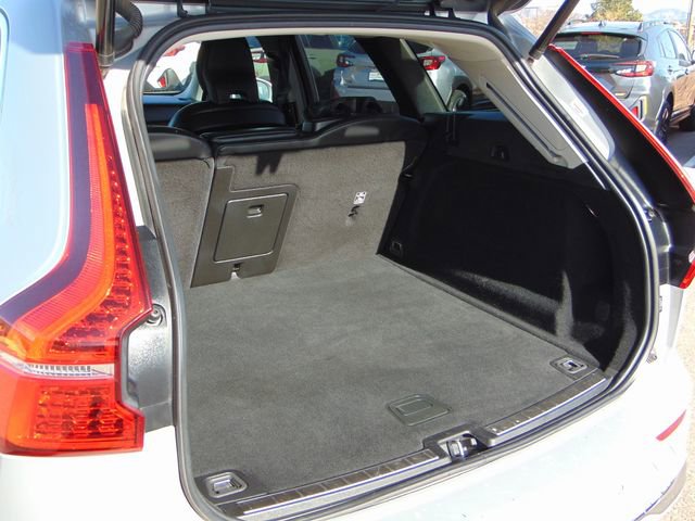 Used 2023 Volvo XC60 B5 Ultimate w/ Climate Package image 25