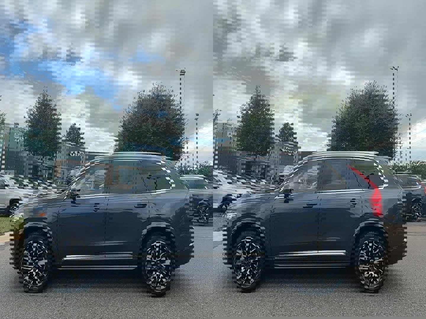 Certified 2024 Volvo XC90 B5 Plus image 1