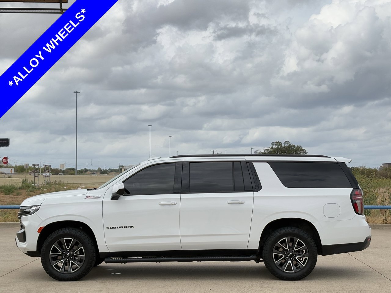 Used 2023 Chevrolet Suburban Z71 AWD/4WD image 3