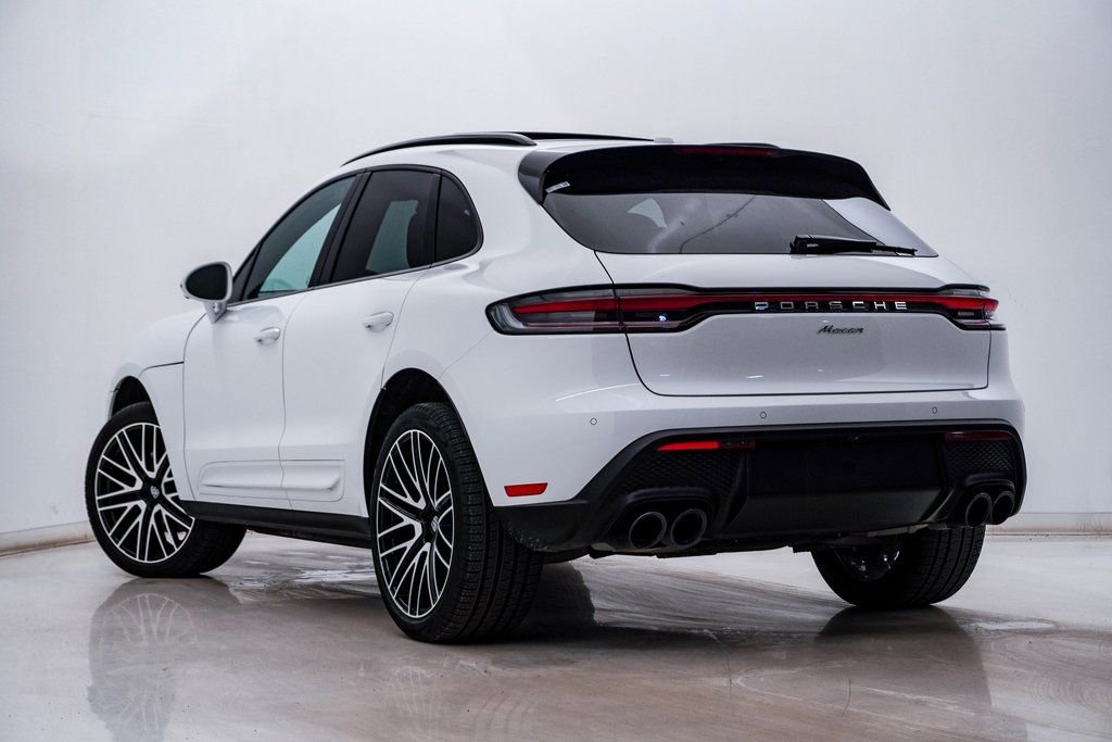 Certified 2025 Porsche Macan image 3