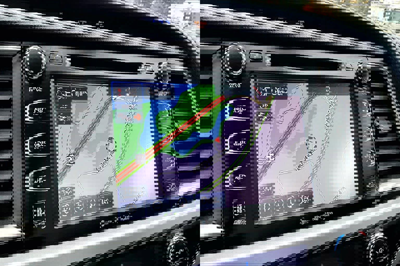 Certified 2016 Toyota Highlander Limited Platinum image 35