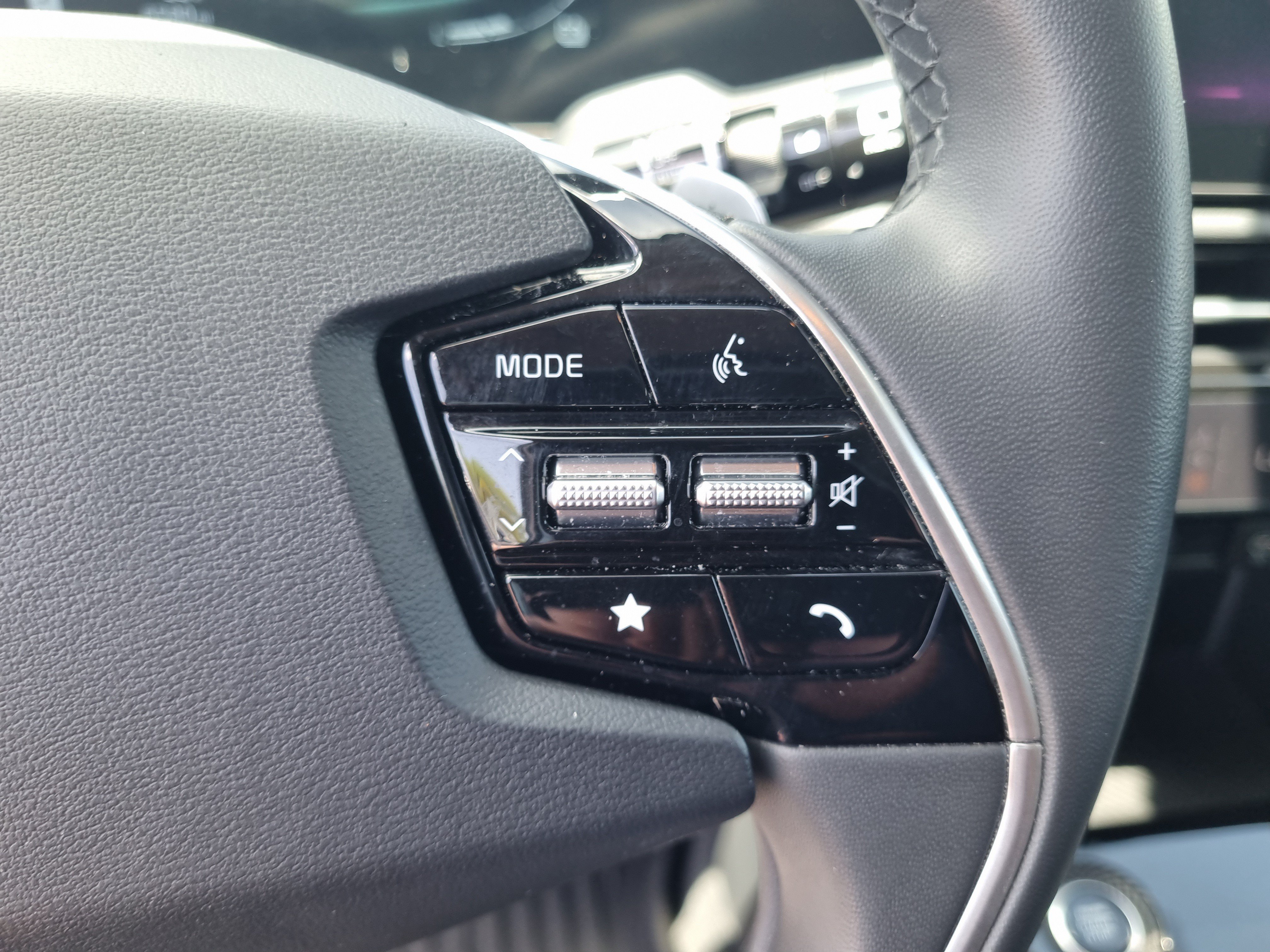 Used 2024 Kia Niro EX FWD image 25