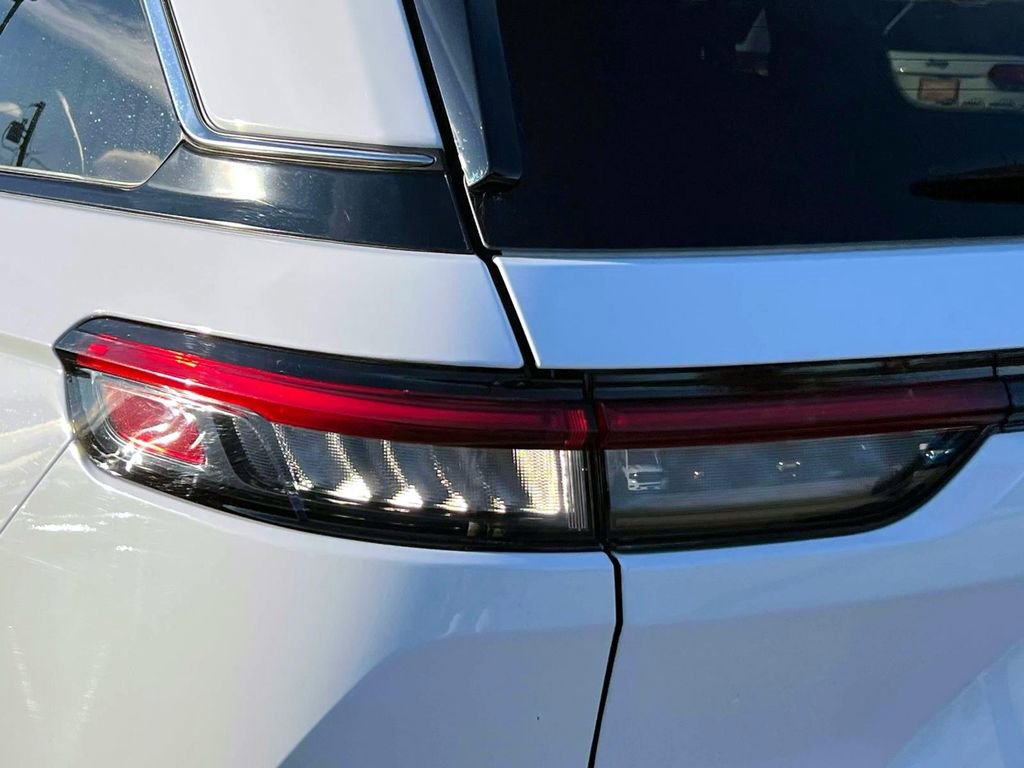 Certified 2023 Jeep Grand Cherokee Laredo w/ Luxury Tech Group I image 10