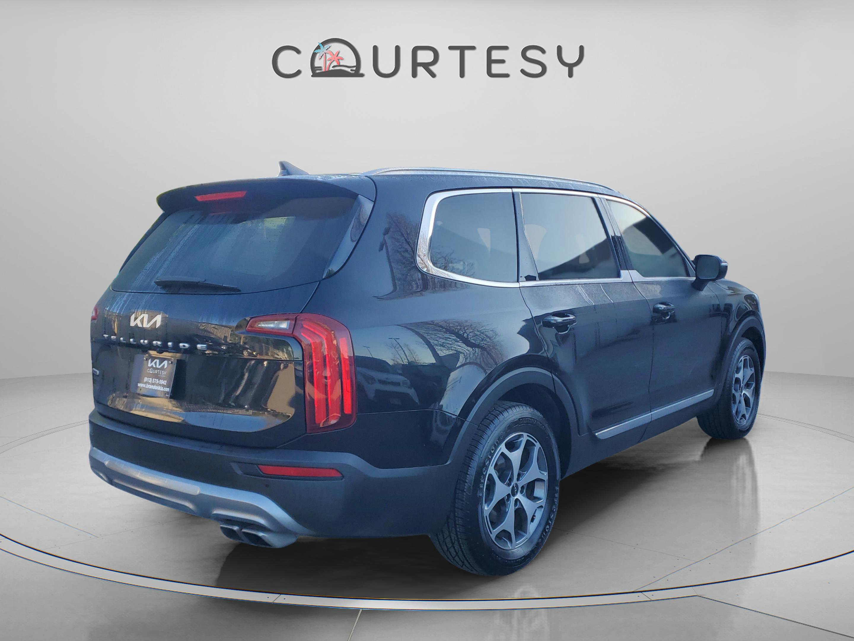 Used 2022 Kia Telluride EX image 3