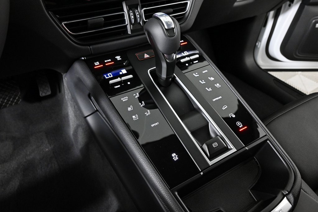 Certified 2025 Porsche Macan image 19