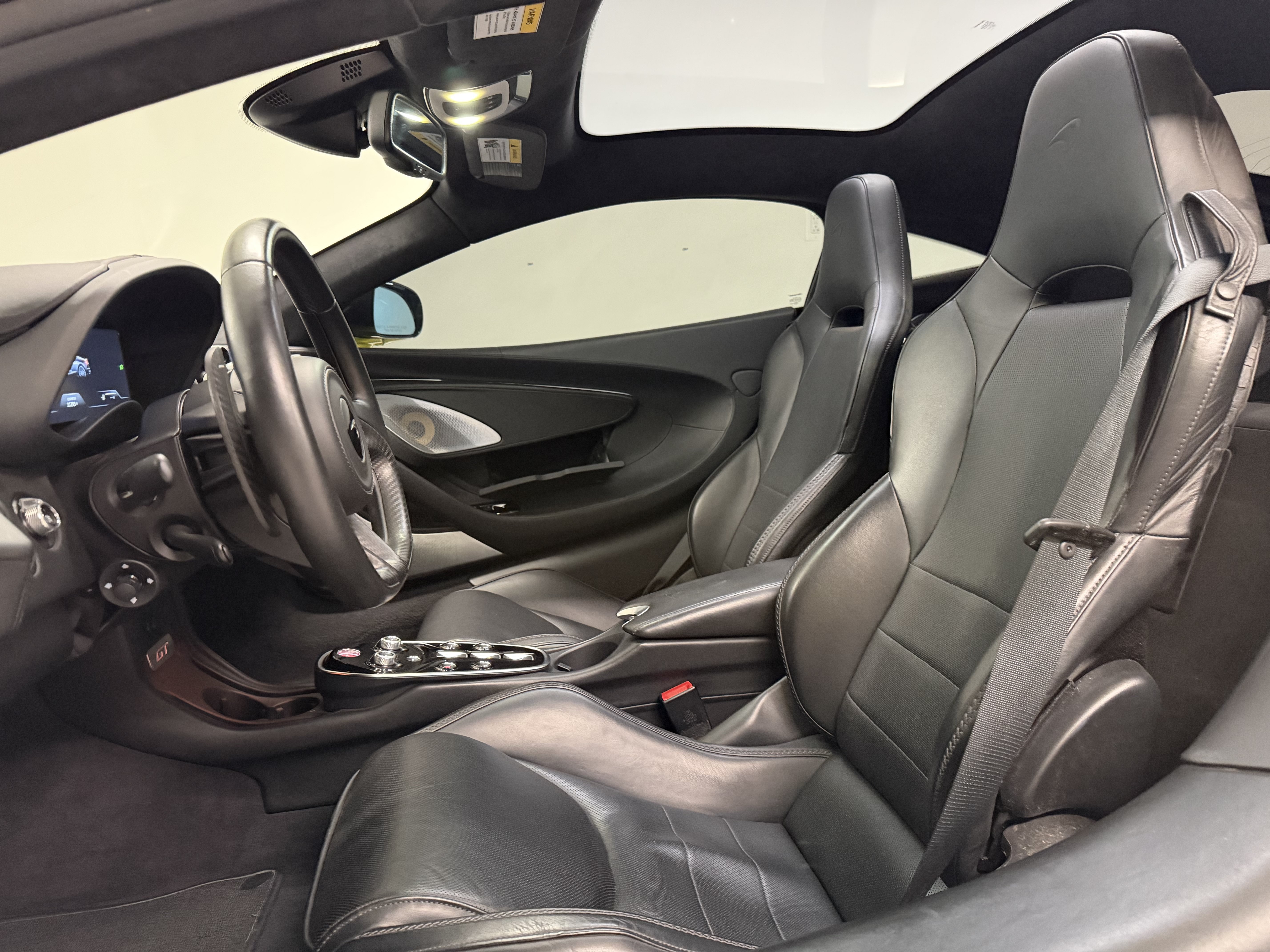 Used 2023 McLaren GT RWD image 10