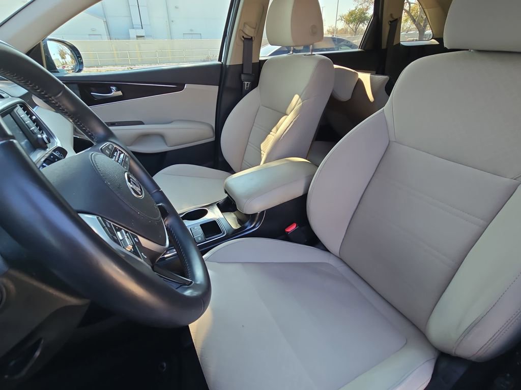 Used 2019 Kia Sorento LX w/ LX Convenience Package image 15