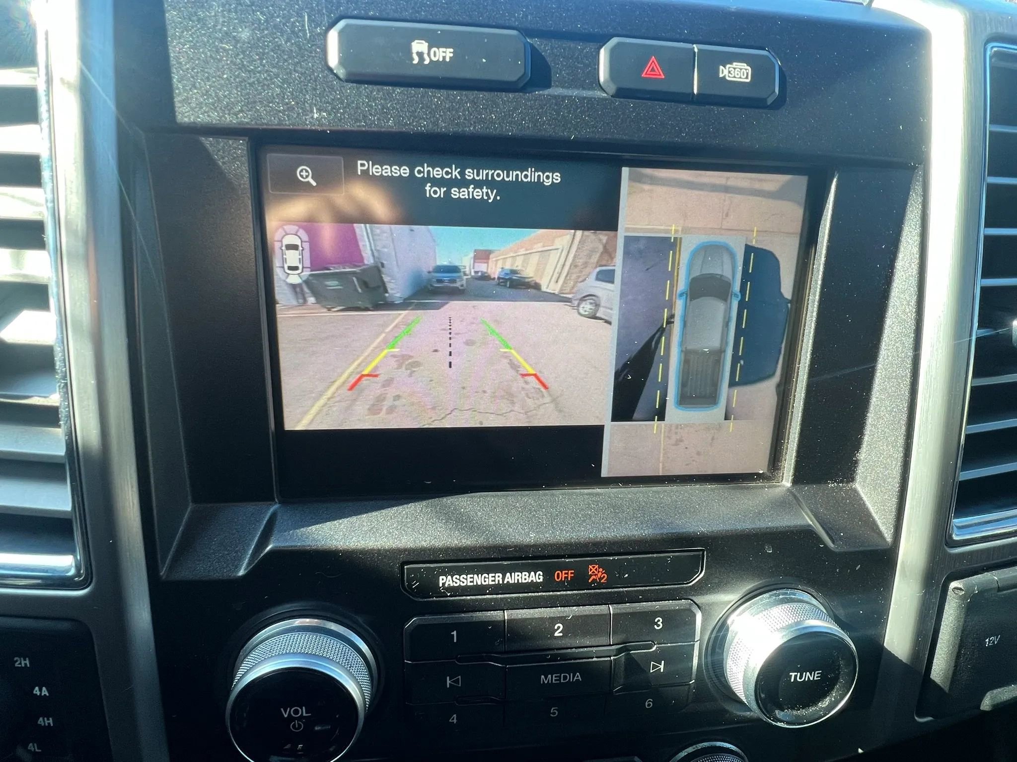 Used 2015 Ford F150 Platinum w/ Equipment Group 701A Luxury image 19