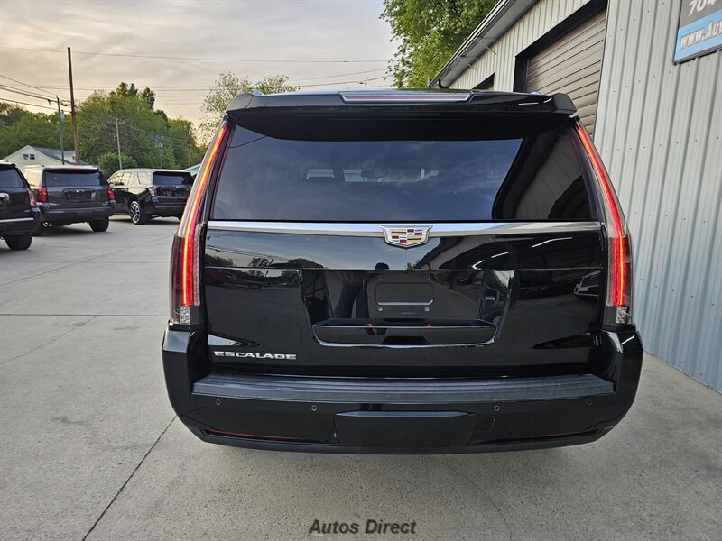Used 2015 Cadillac Escalade Luxury AWD/4WD image 11