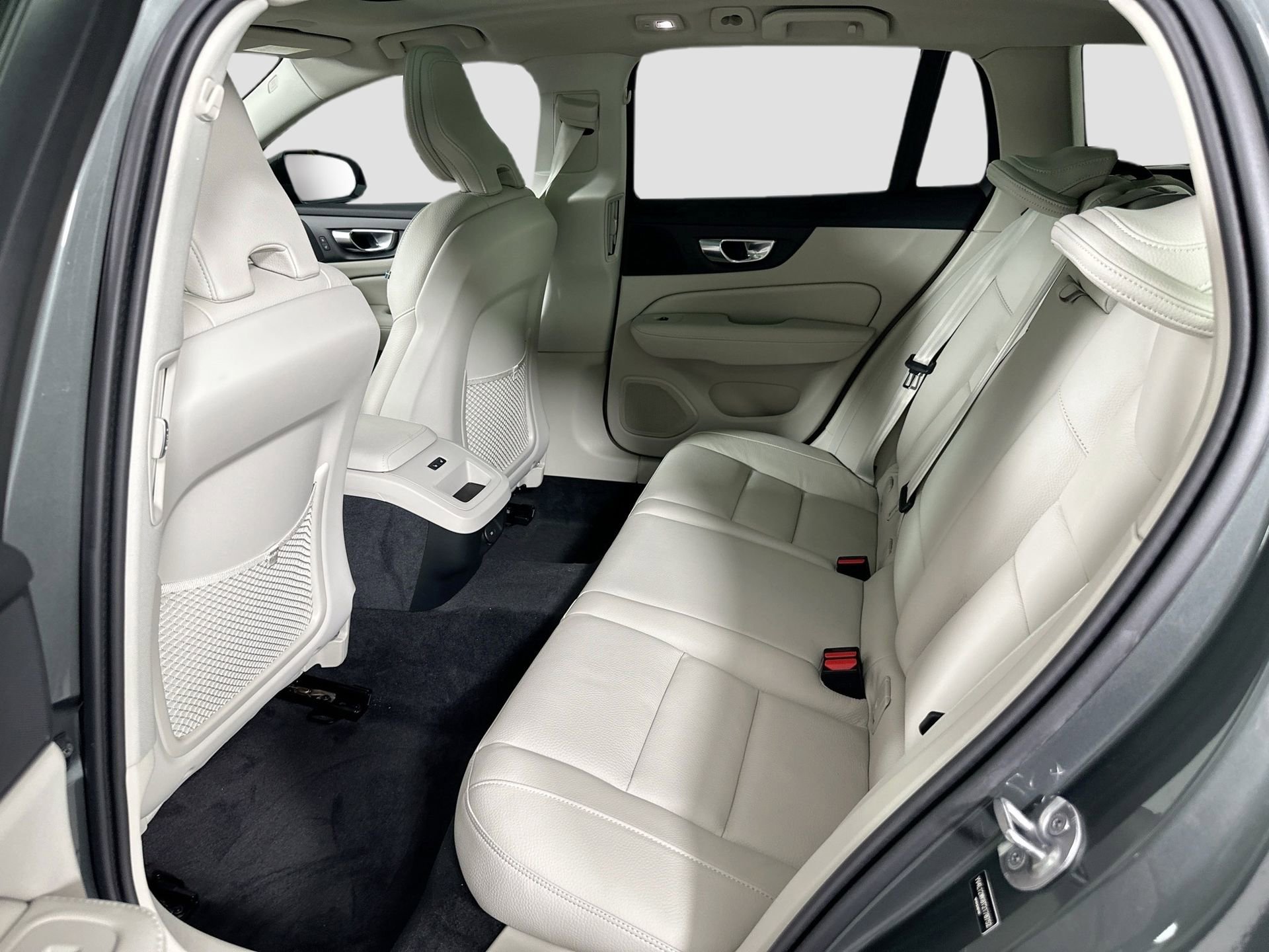 New 2026 Volvo V60 B5 Cross Country Plus w/ Protection Package Premier image 23