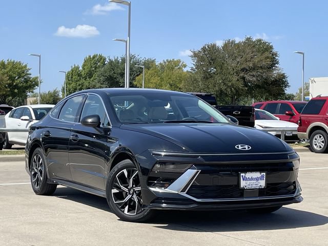 Used 2025 Hyundai Sonata SEL FWD image 2