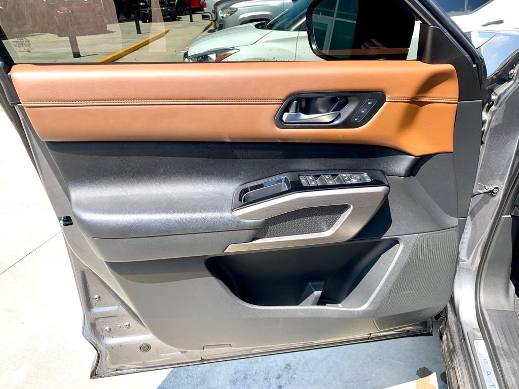 Used 2023 Nissan Pathfinder Platinum w/ Cargo Package FWD image 11