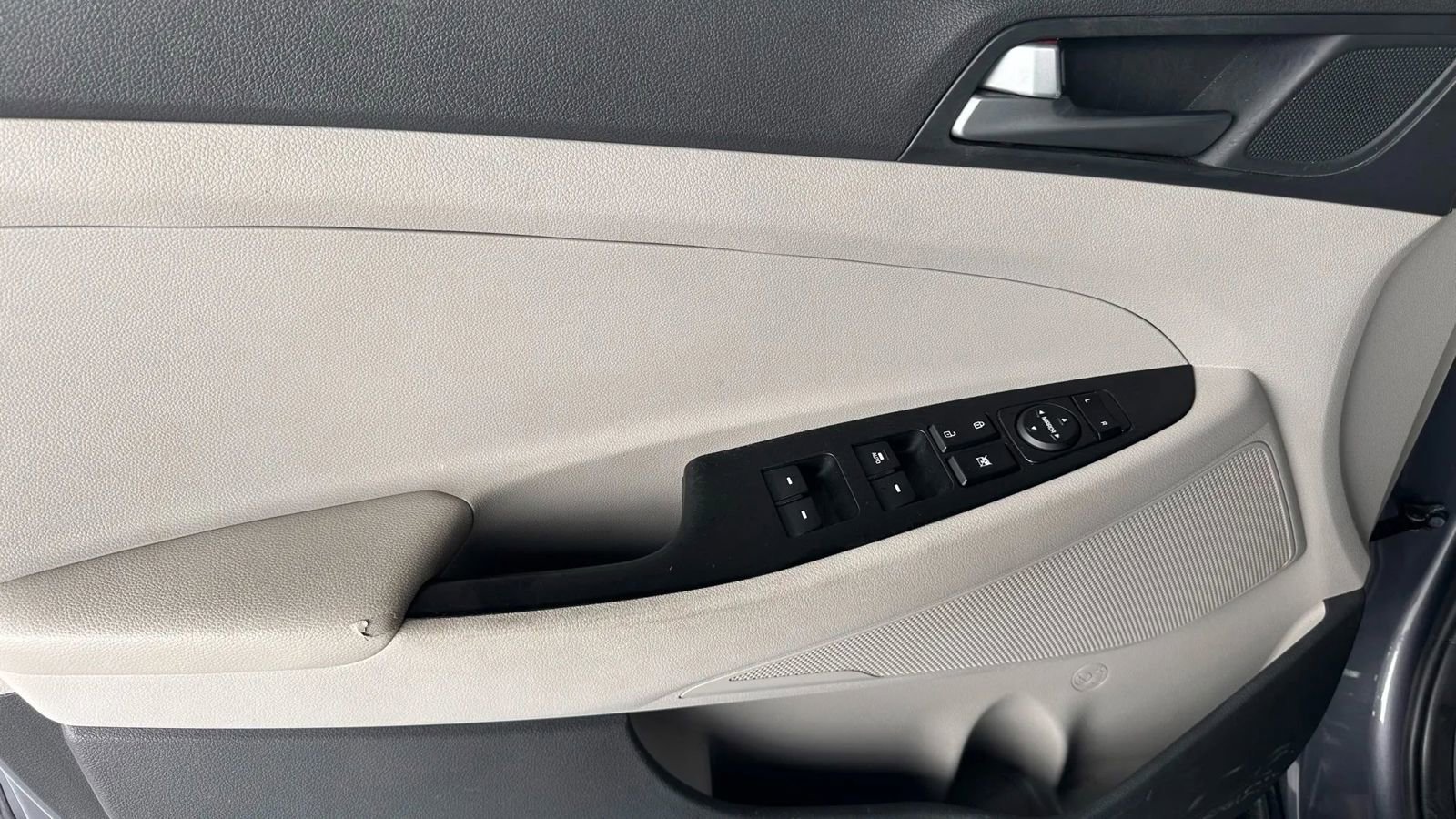 Used 2016 Hyundai Tucson Sport image 15