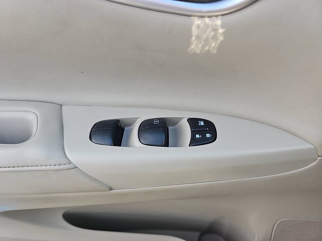 Used 2013 Nissan Sentra SL w/ Leather Pkg FWD image 24