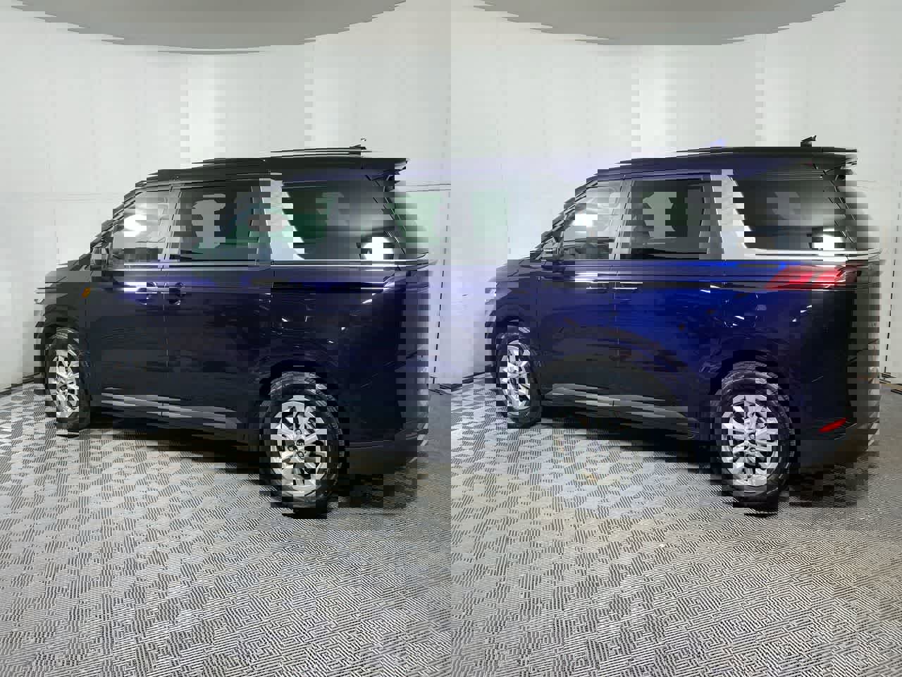 Used 2024 Kia Carnival LX image 12