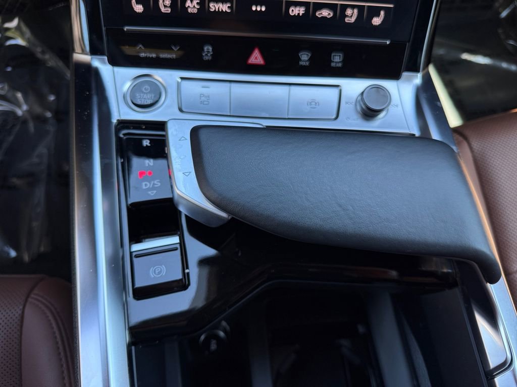 Used 2023 Audi e-tron Premium Plus w/ Premium Plus Package AWD/4WD image 19